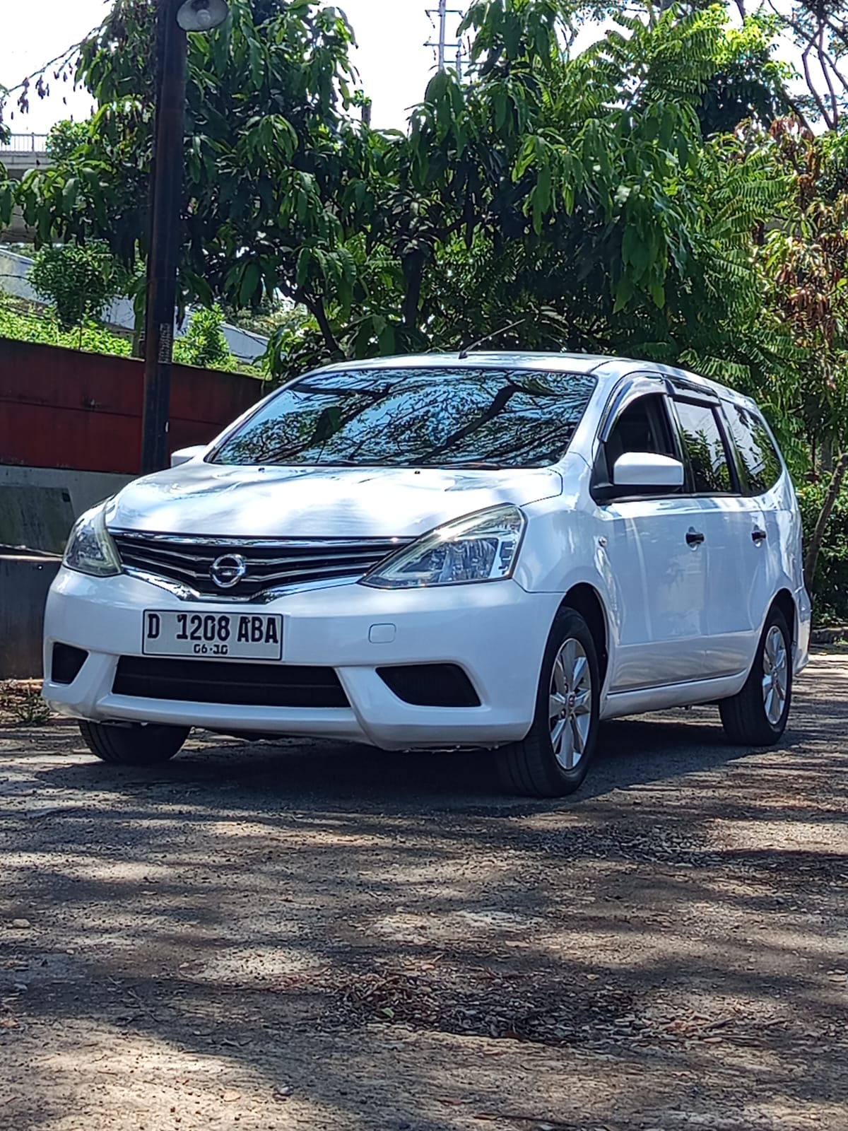 Nissan Grand livina sv matic